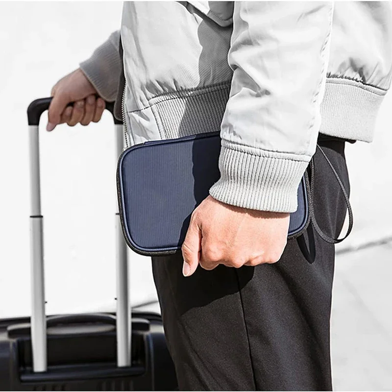 Lightweight Family Travel Pass - огляд і ціна Travel Organizer Men